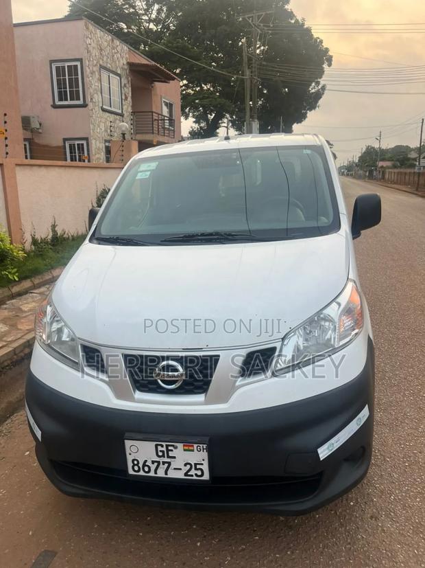 Nissan NV200 2017 White