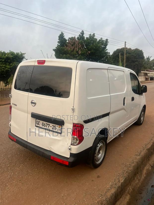 Nissan NV200 2017 White