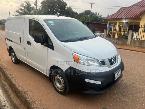 Nissan NV200 2017 White