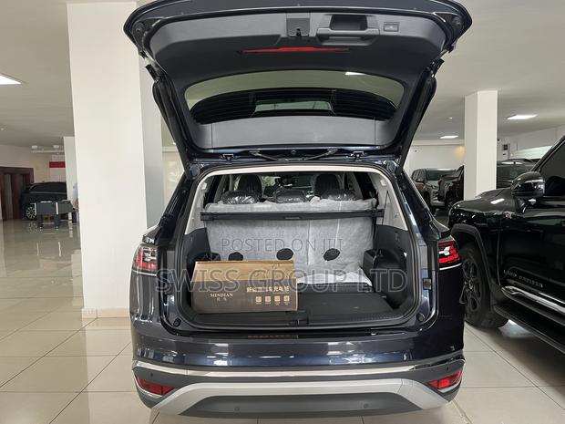 New Volkswagen ID.6 2023 Blue