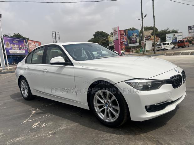 BMW 320i Sedan RWD 2016 White photo 3