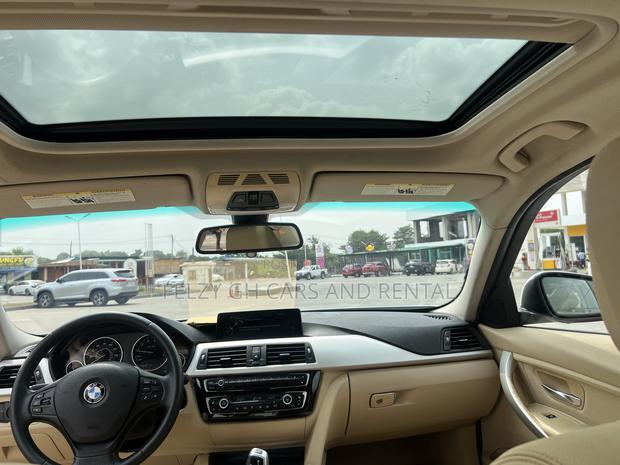 BMW 320i Sedan RWD 2016 White photo 6