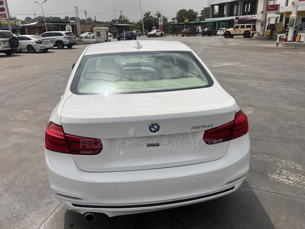 BMW 320i Sedan RWD 2016 White