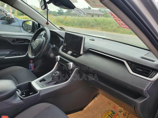 Toyota RAV4 LE AWD (2.5L 4cyl 6A) 2013 Silver photo 4