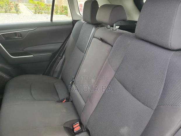 Toyota RAV4 LE AWD (2.5L 4cyl 6A) 2013 Silver photo 6