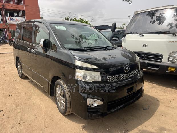 Toyota Voxy 2013 Black