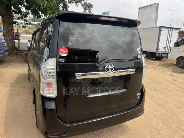 Toyota Voxy 2013 Black