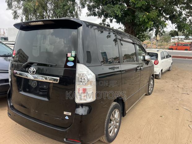 Toyota Voxy 2013 Black