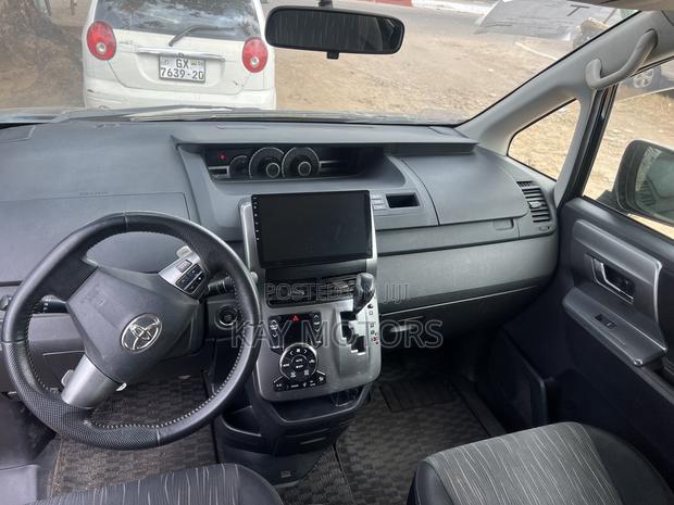 Toyota Voxy 2013 Black