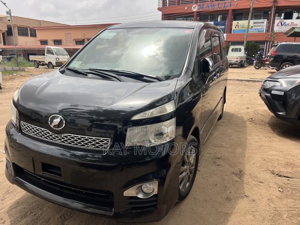 Toyota Voxy 2013 Black