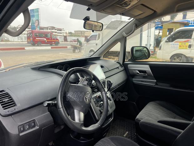 Toyota Voxy 2013 Black