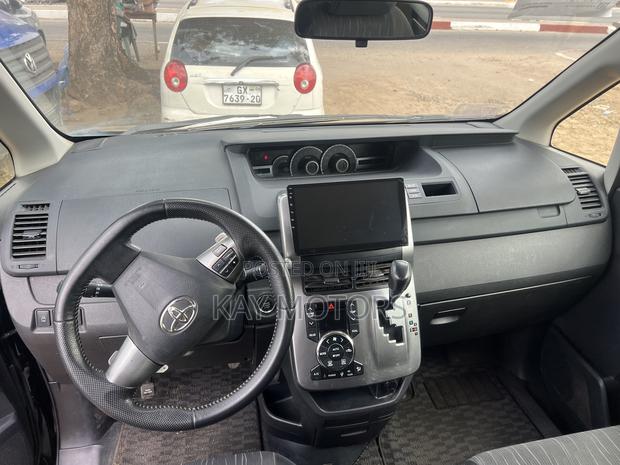 Toyota Voxy 2013 Black