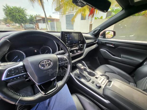 Toyota Highlander XSE 2022 Red photo 4