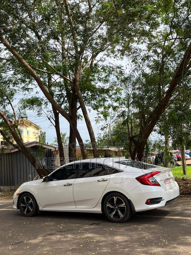 Honda Civic 2017 White photo 10