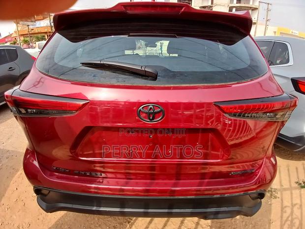 Toyota Highlander XSE 2022 Red photo 6