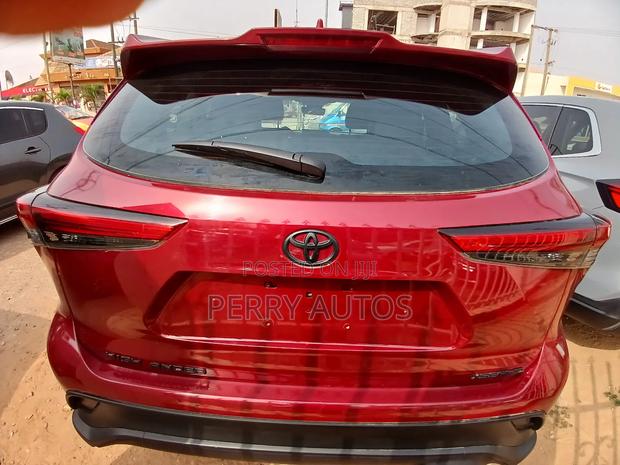 Toyota Highlander XSE 2022 Red photo 10