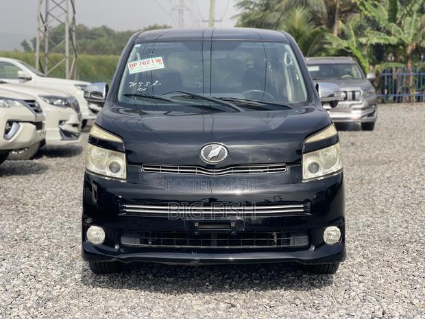Toyota Voxy 2013 Black