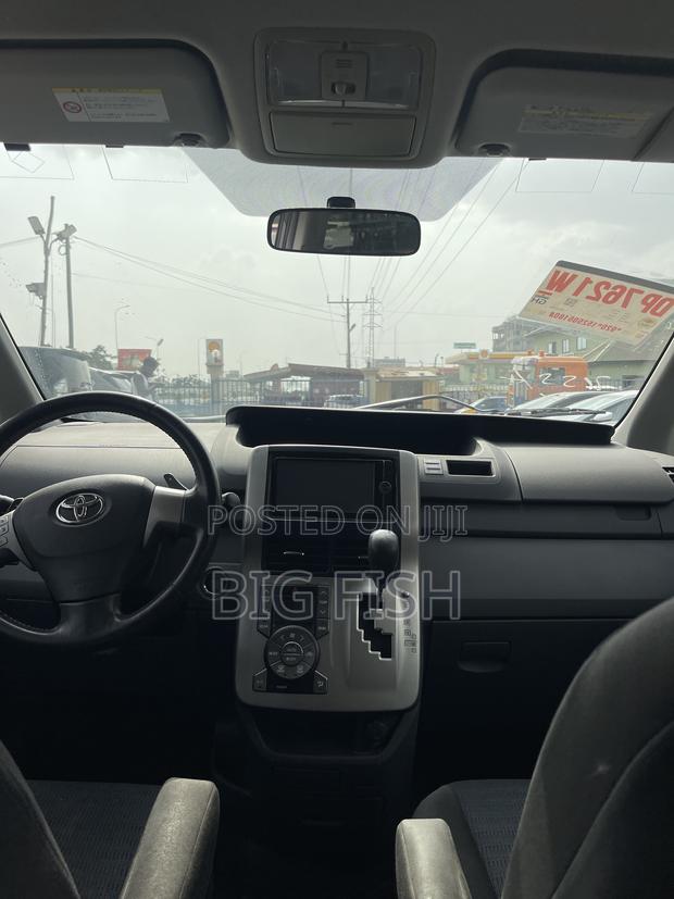 Toyota Voxy 2013 Black photo 5