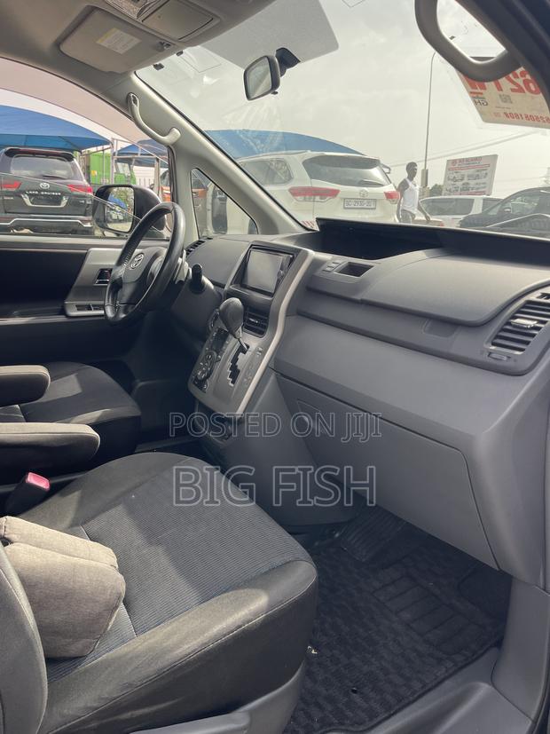 Toyota Voxy 2013 Black photo 7