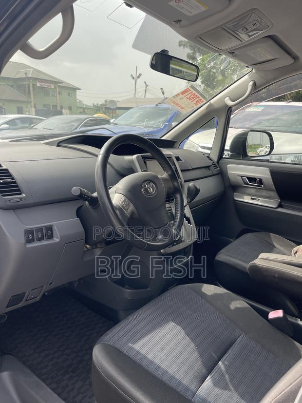 Toyota Voxy 2013 Black photo 3