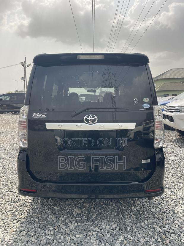 Toyota Voxy 2013 Black photo 10