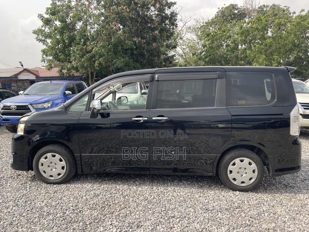 Toyota Voxy 2013 Black photo 9