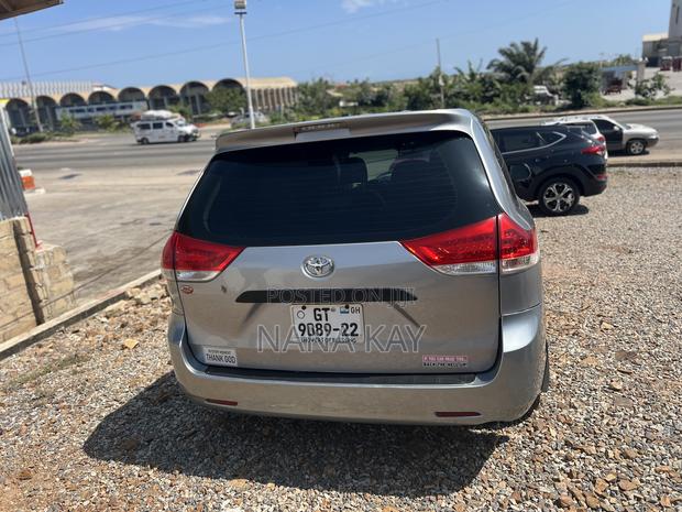 Toyota Sienna LE FWD 8-Passenger 2013 Silver