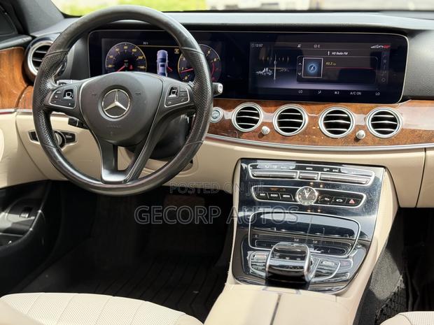 Mercedes-Benz E300 2018 Blue