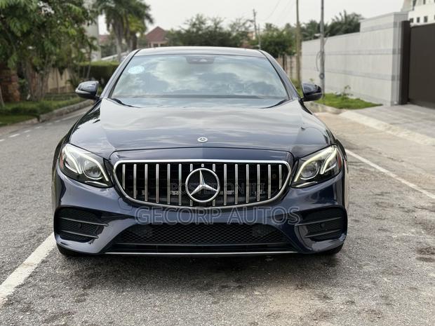Mercedes-Benz E300 2018 Blue