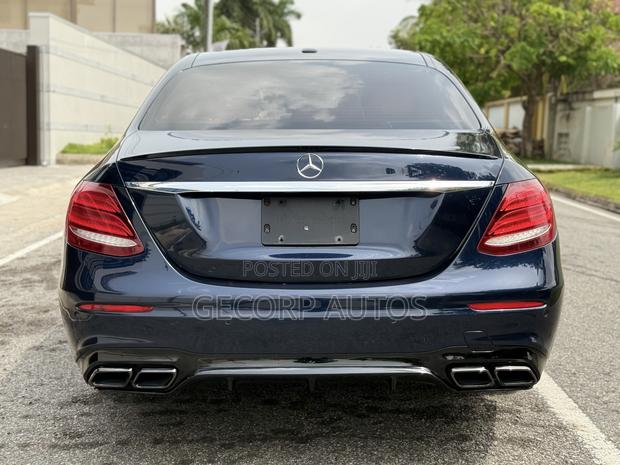 Mercedes-Benz E300 2018 Blue