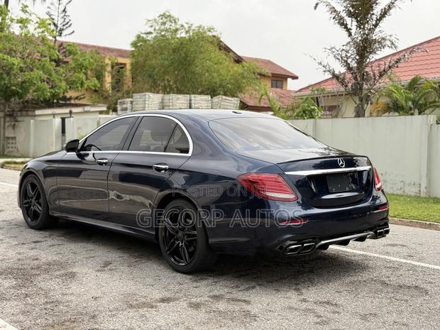 Mercedes-Benz E300 2018 Blue