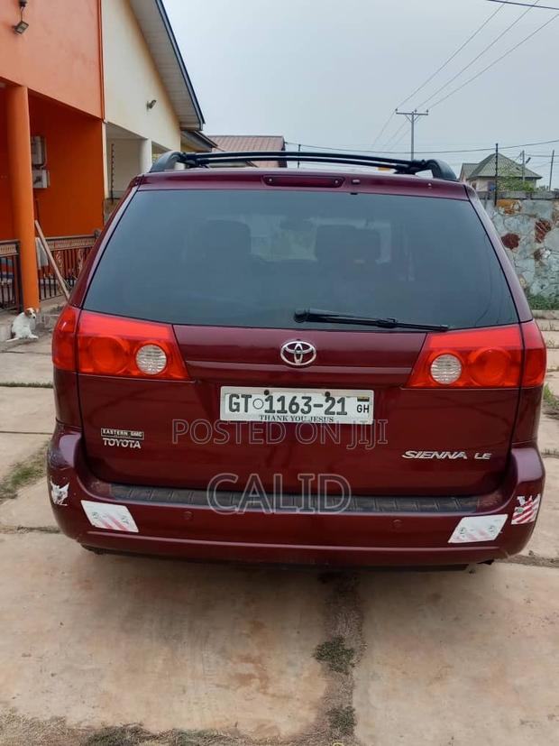Toyota Sienna 2008 Red photo 2