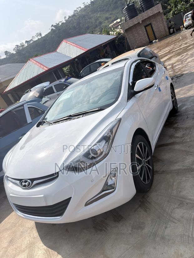 Hyundai Elantra SE 4dr Sedan (1.8L 4cyl 6A) 2015 White photo 2