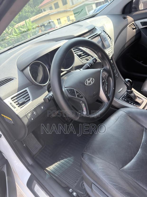 Hyundai Elantra SE 4dr Sedan (1.8L 4cyl 6A) 2015 White photo 6