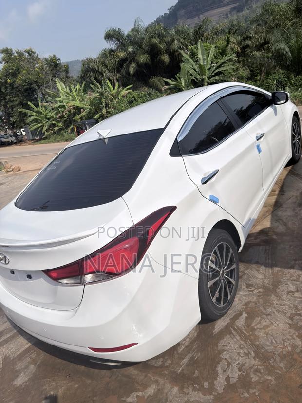 Hyundai Elantra SE 4dr Sedan (1.8L 4cyl 6A) 2015 White photo 5