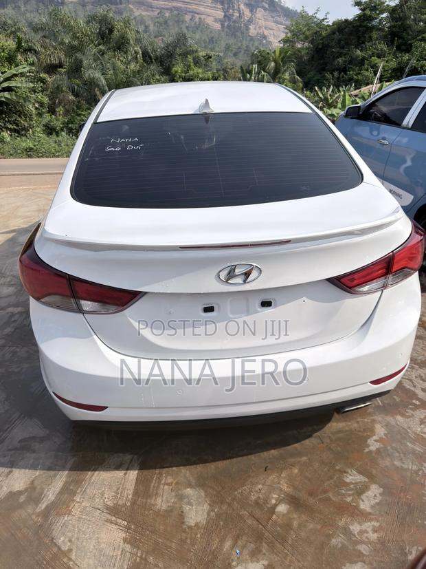 Hyundai Elantra SE 4dr Sedan (1.8L 4cyl 6A) 2015 White photo 4