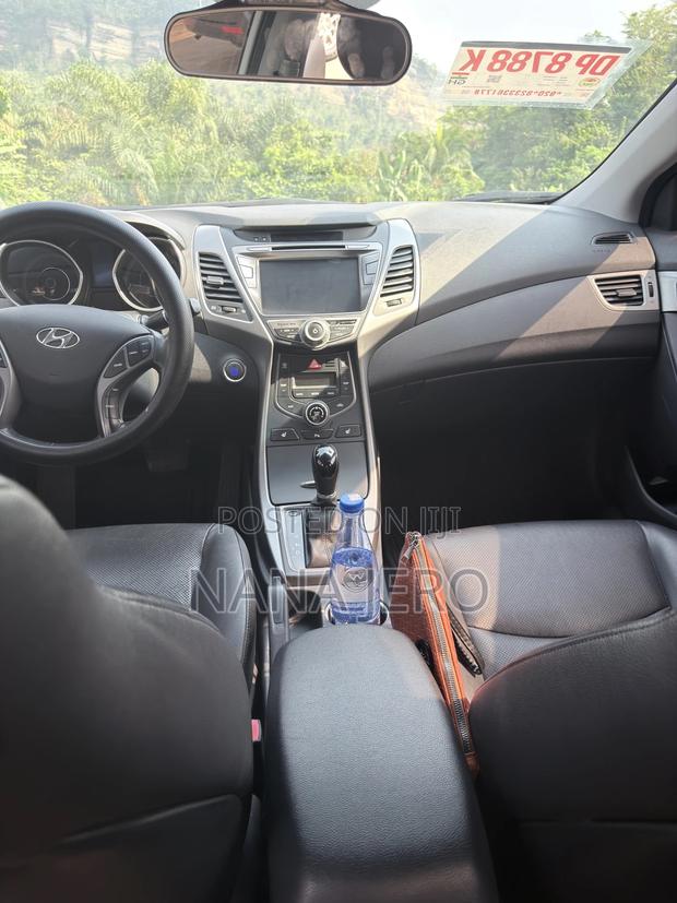 Hyundai Elantra SE 4dr Sedan (1.8L 4cyl 6A) 2015 White photo 7