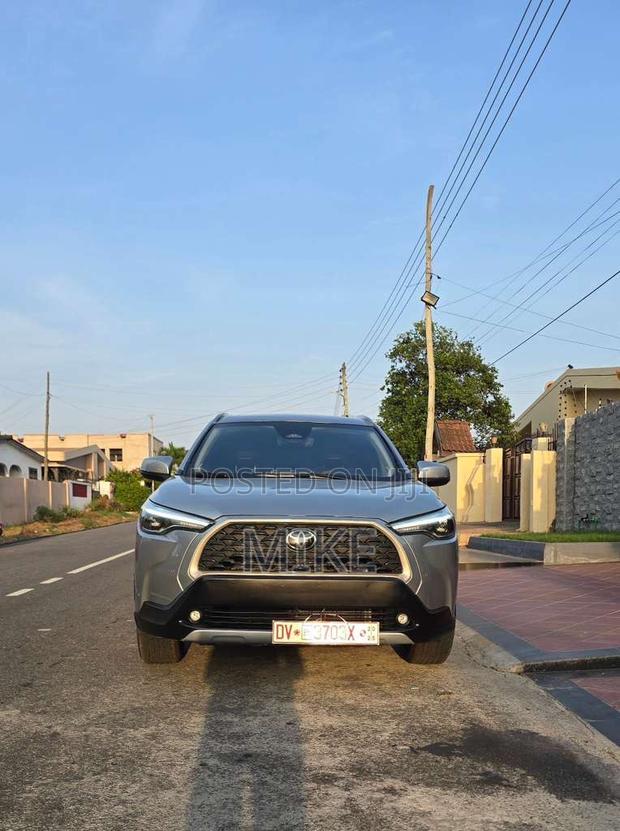Toyota Corolla Cross XLE 4WD 2024 Silver