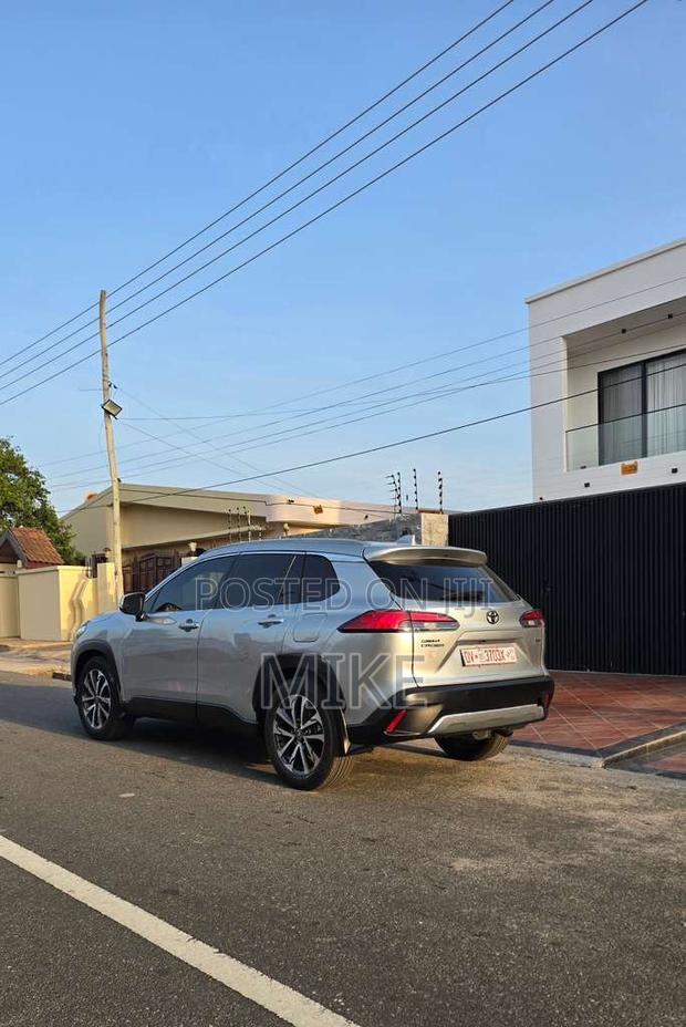 Toyota Corolla Cross XLE 4WD 2024 Silver