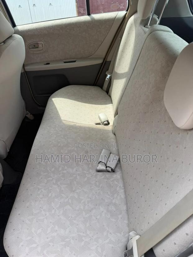 Toyota Vitz 1.3 FWD 5dr 2010 Gold