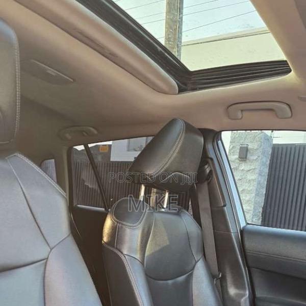 Toyota Corolla Cross XLE 4WD 2024 Silver