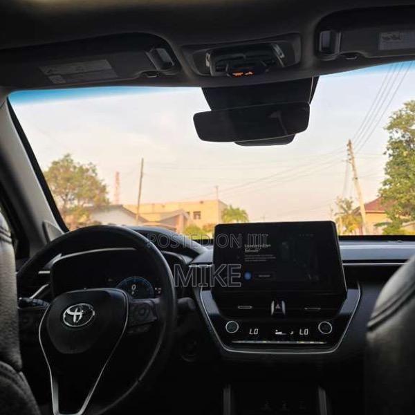 Toyota Corolla Cross XLE 4WD 2024 Silver