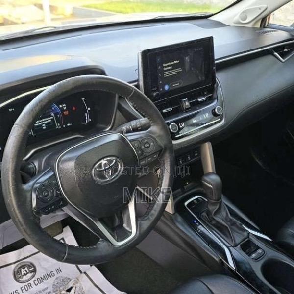 Toyota Corolla Cross XLE 4WD 2024 Silver