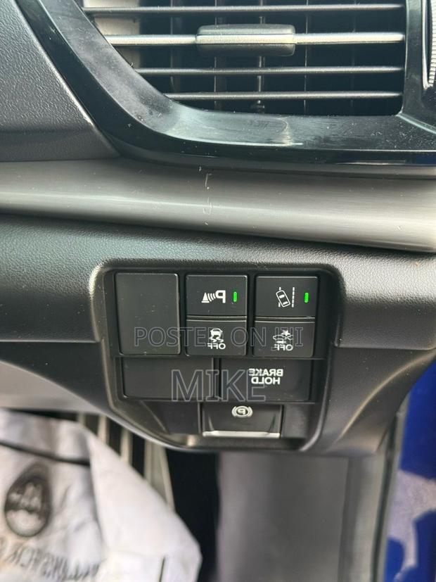 Toyota Corolla Cross XLE 4WD 2024 Silver