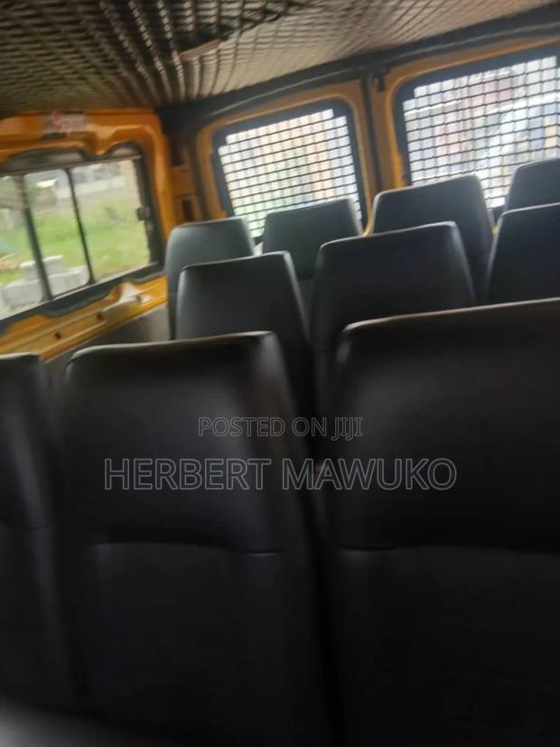 Ford Transit 2009 Yellow photo 2