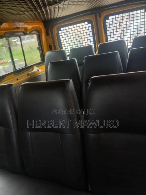 Ford Transit 2009 Yellow photo 3
