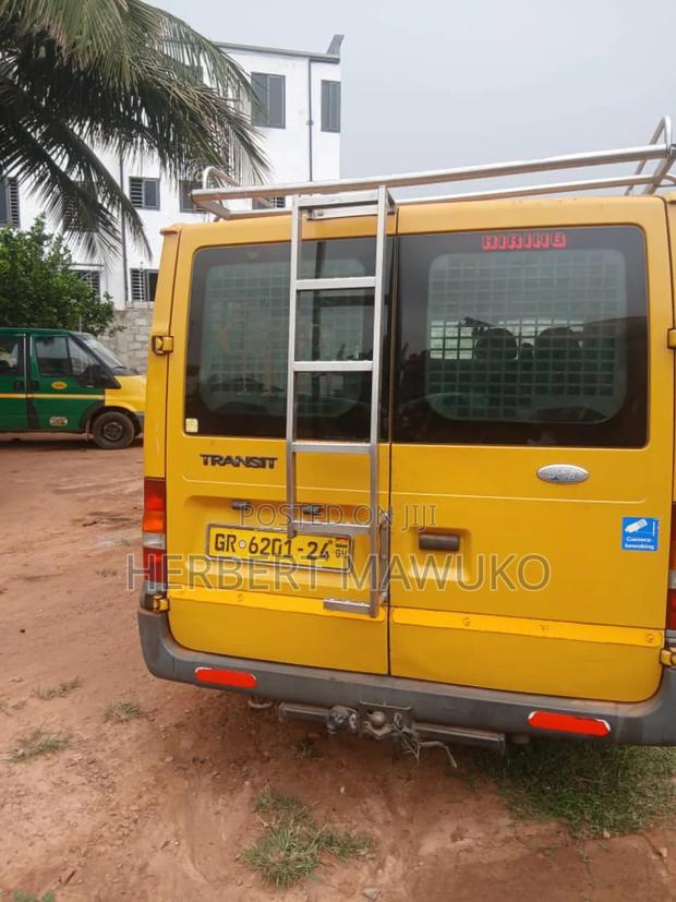 Ford Transit 2009 Yellow photo 5