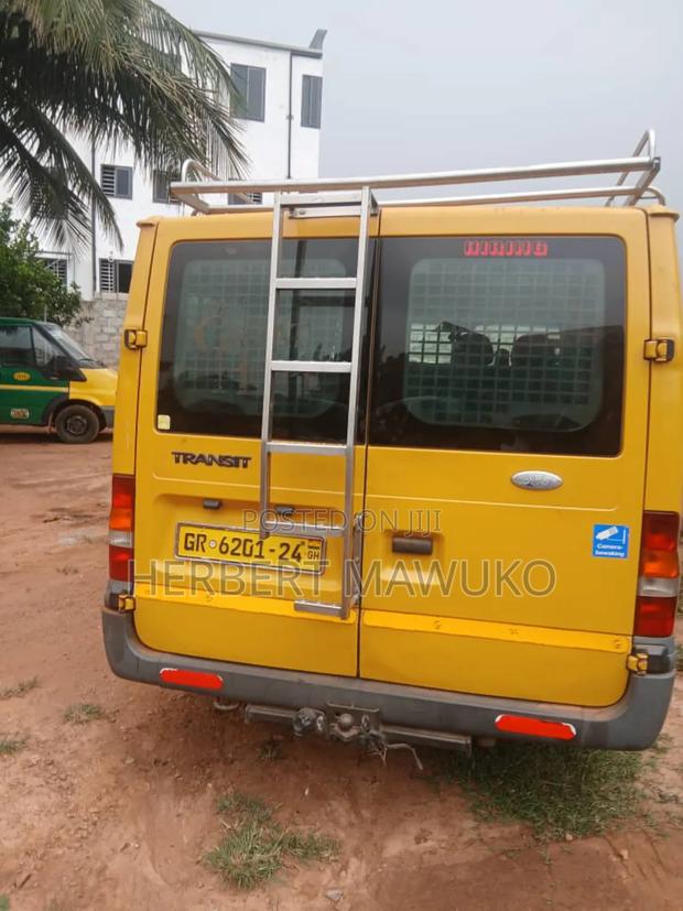 Ford Transit 2009 Yellow photo 6