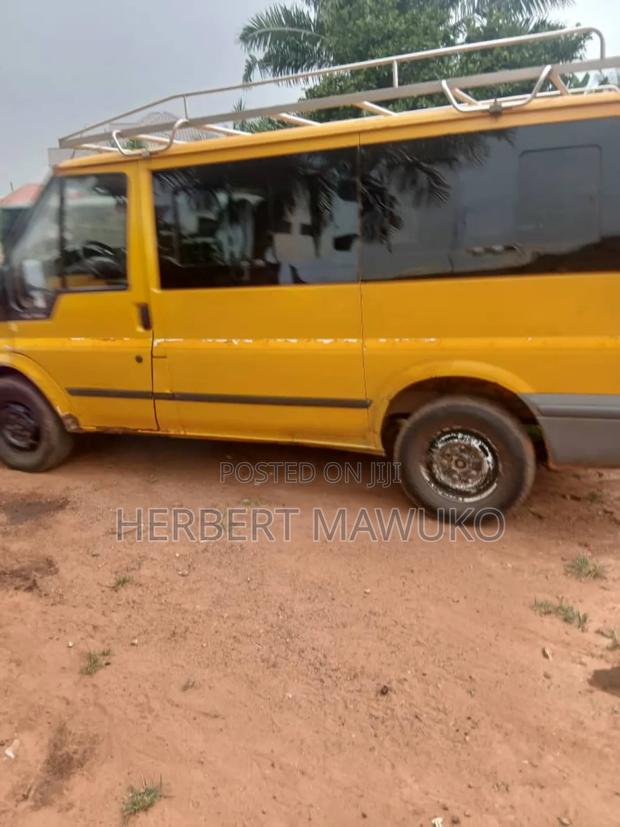 Ford Transit 2009 Yellow photo 7