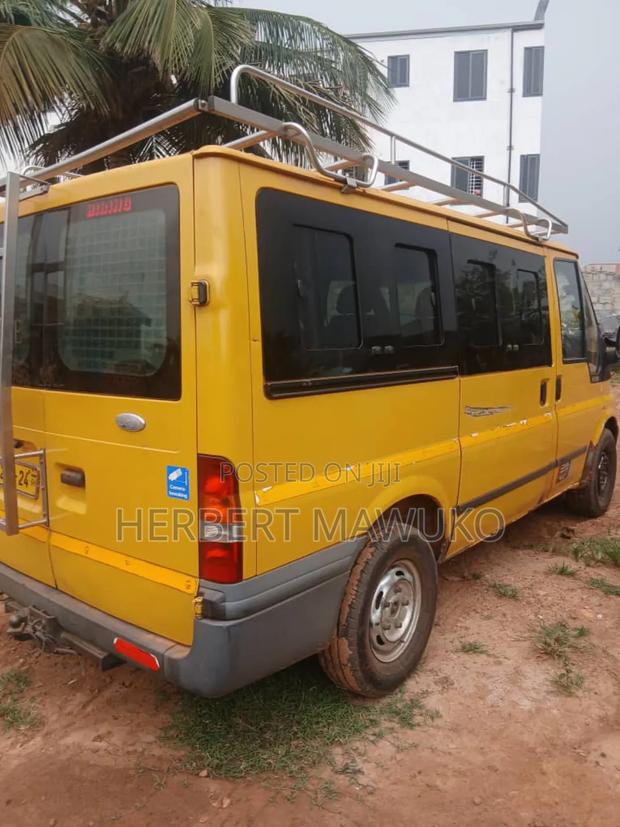 Ford Transit 2009 Yellow photo 9
